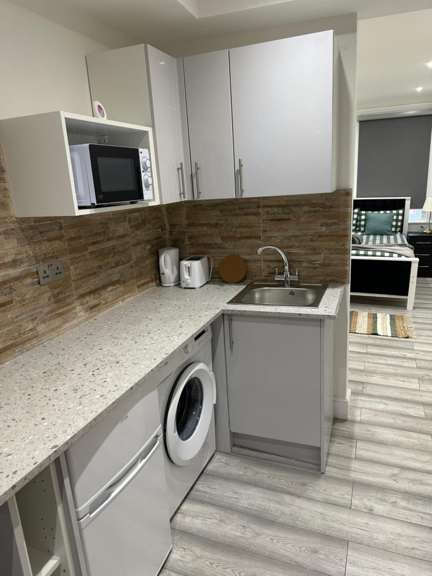 Guest&Rest Ealing 5 Apartment Bagian luar foto