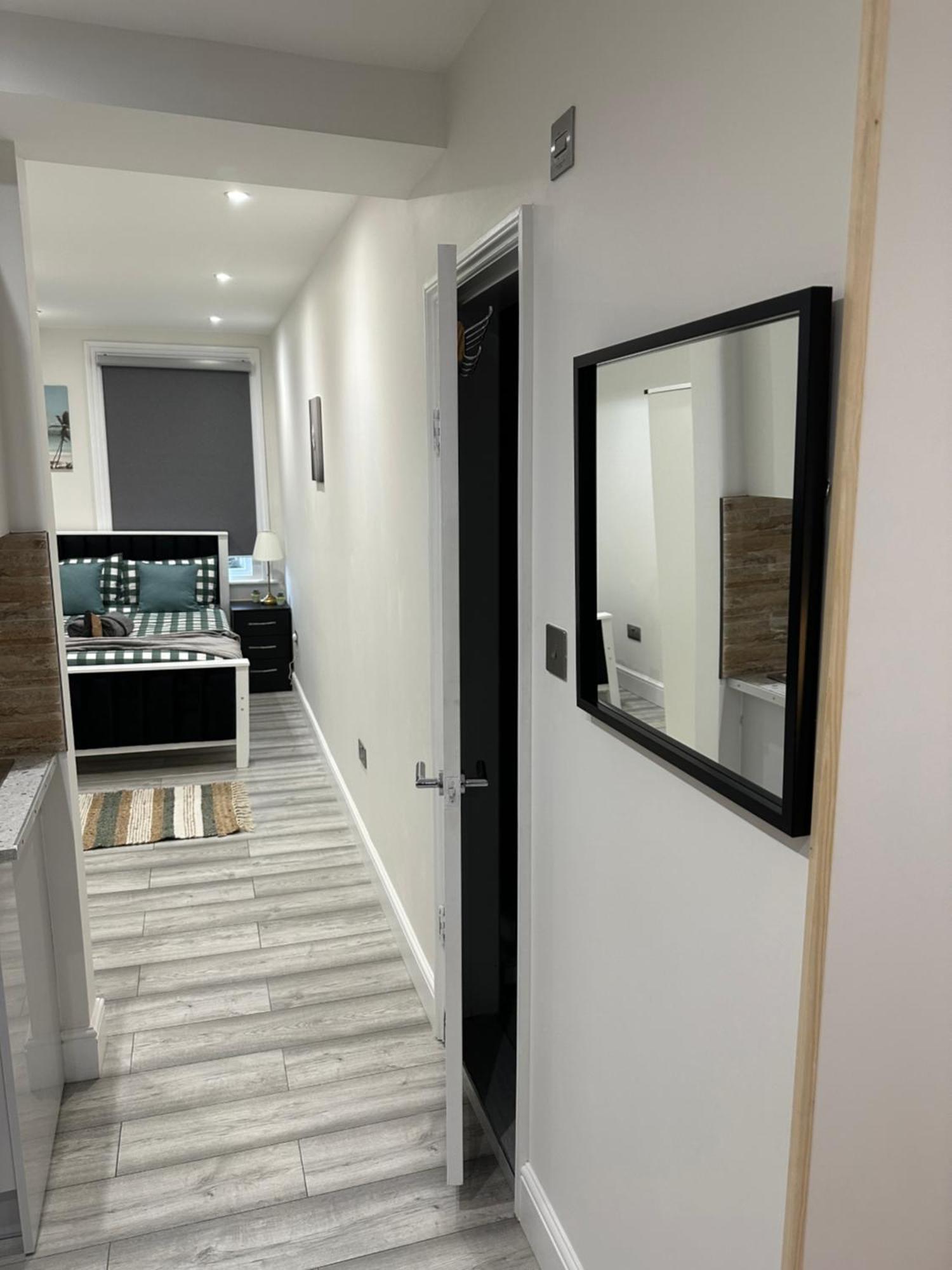 Guest&Rest Ealing 5 Apartment Bagian luar foto