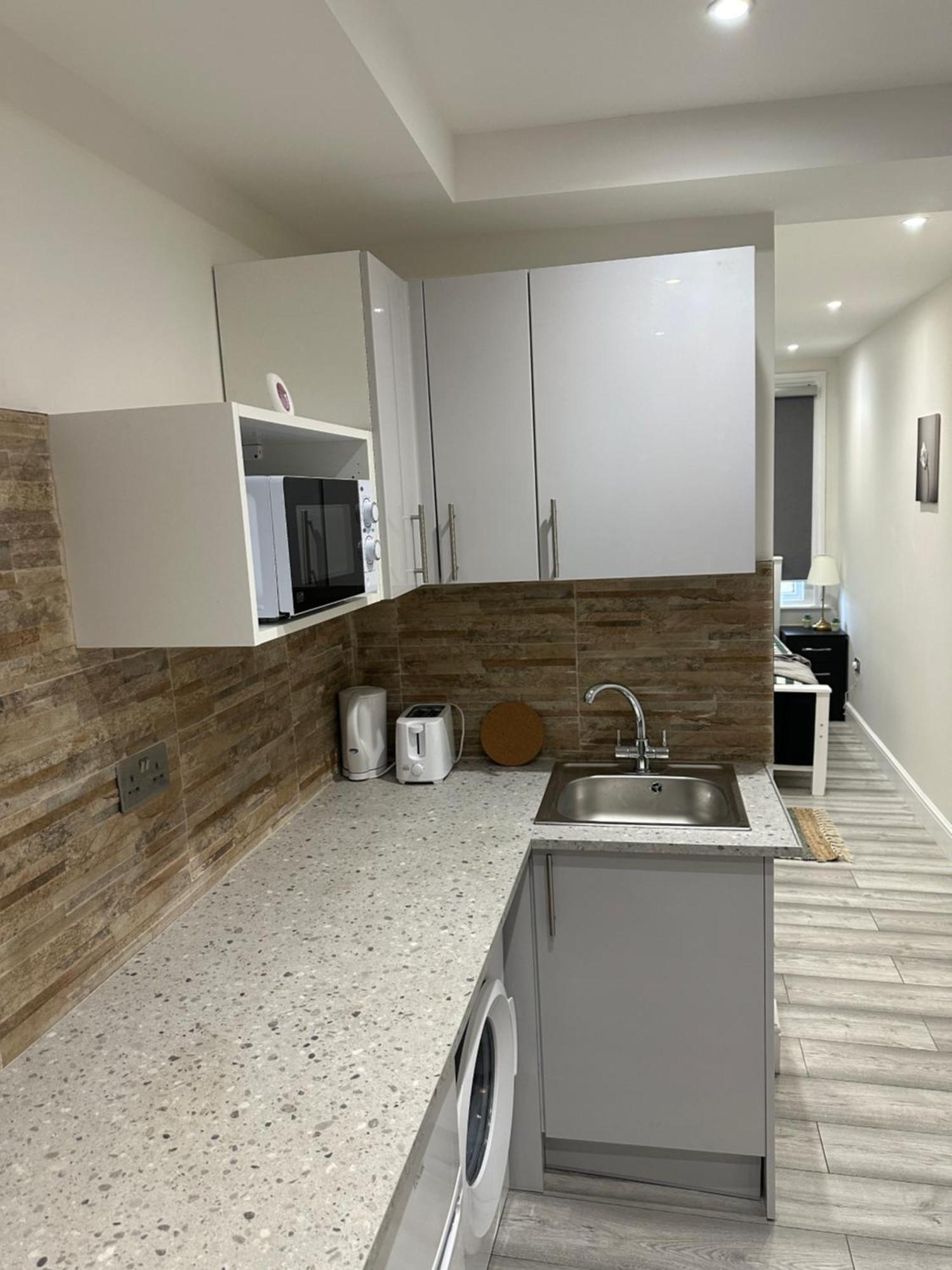 Guest&Rest Ealing 5 Apartment Bagian luar foto