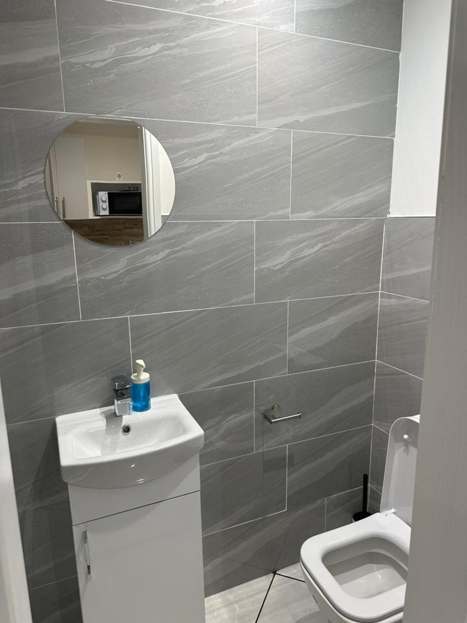 Guest&Rest Ealing 5 Apartment Bagian luar foto