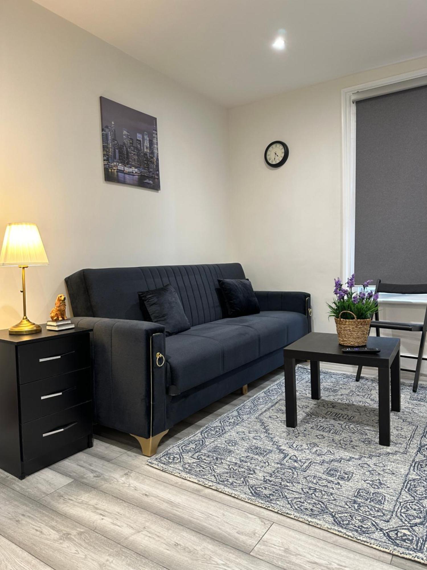 Guest&Rest Ealing 5 Apartment Bagian luar foto