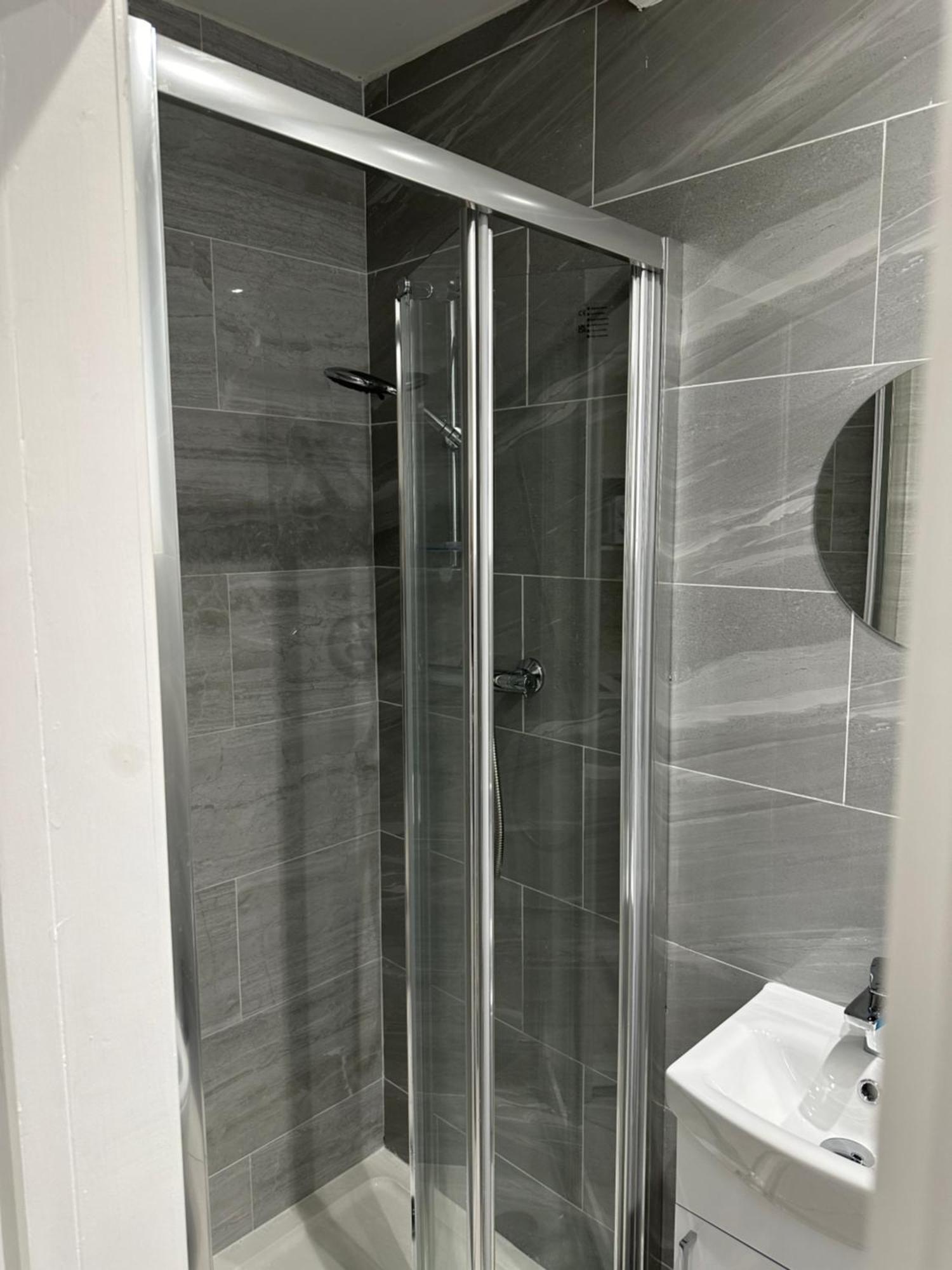 Guest&Rest Ealing 5 Apartment Bagian luar foto