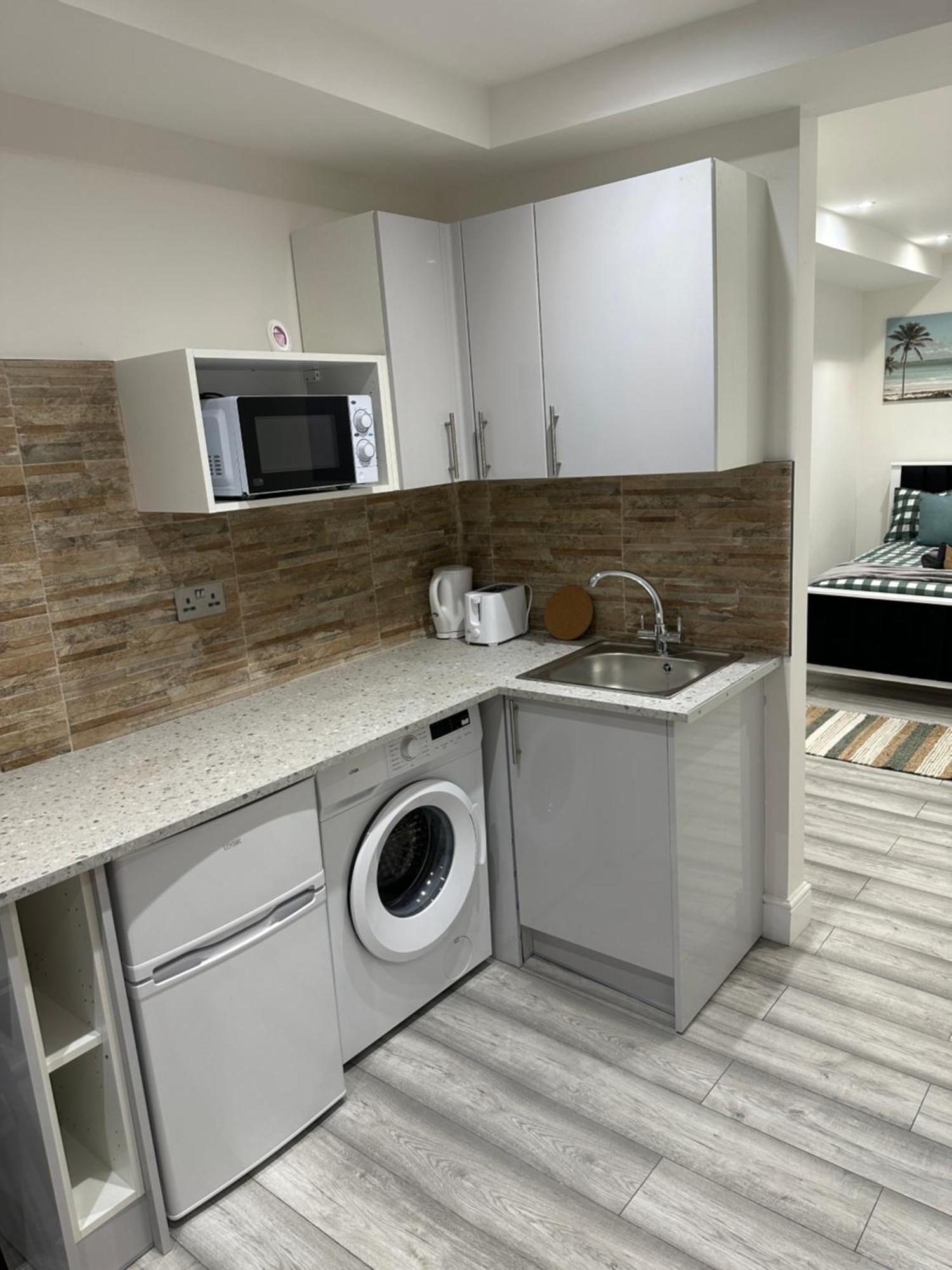 Guest&Rest Ealing 5 Apartment Bagian luar foto
